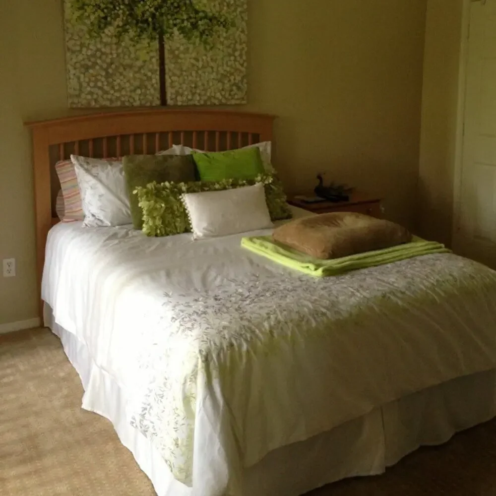 Margaret Muir Queen White Duvet Cover and Shams Set
